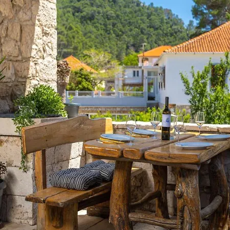 Vela Stiniva Apartment