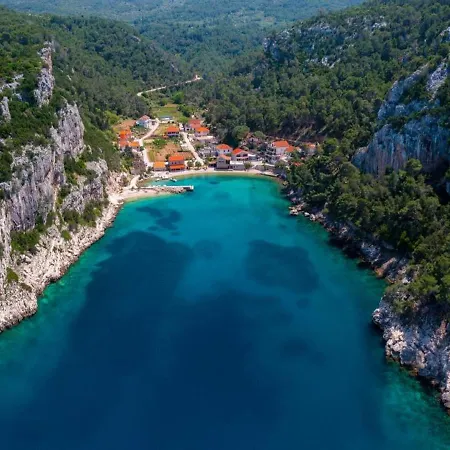 Vela Stiniva Apartment Zastrazisce