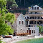 Vela Stiniva * Zastražišće