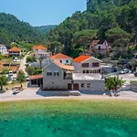 Vela Stiniva * Zastražišće